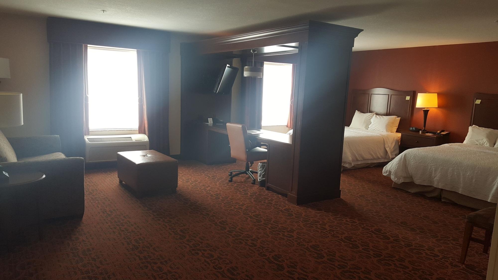 Hampton Inn And Suites Peru Екстериор снимка