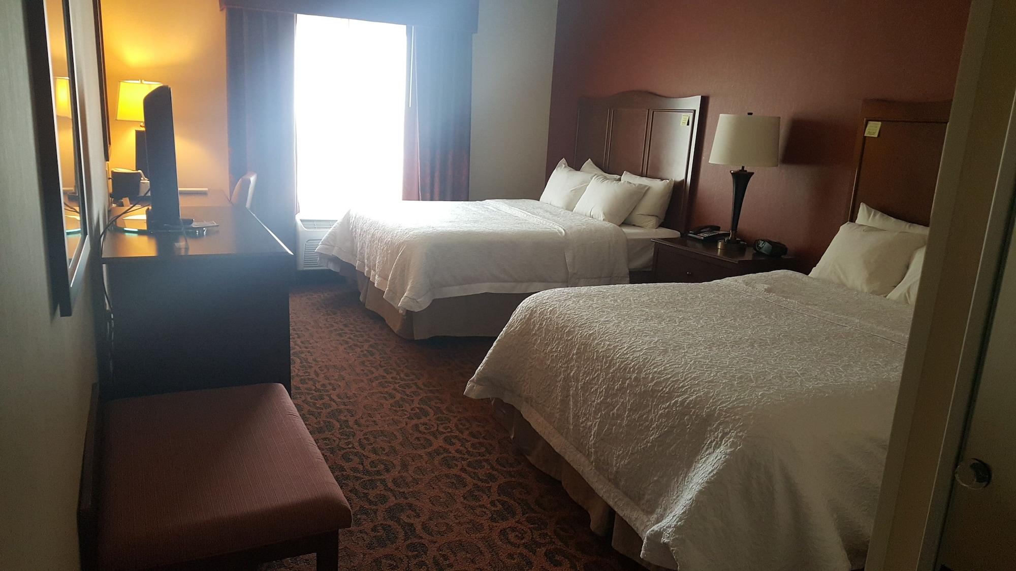 Hampton Inn And Suites Peru Екстериор снимка