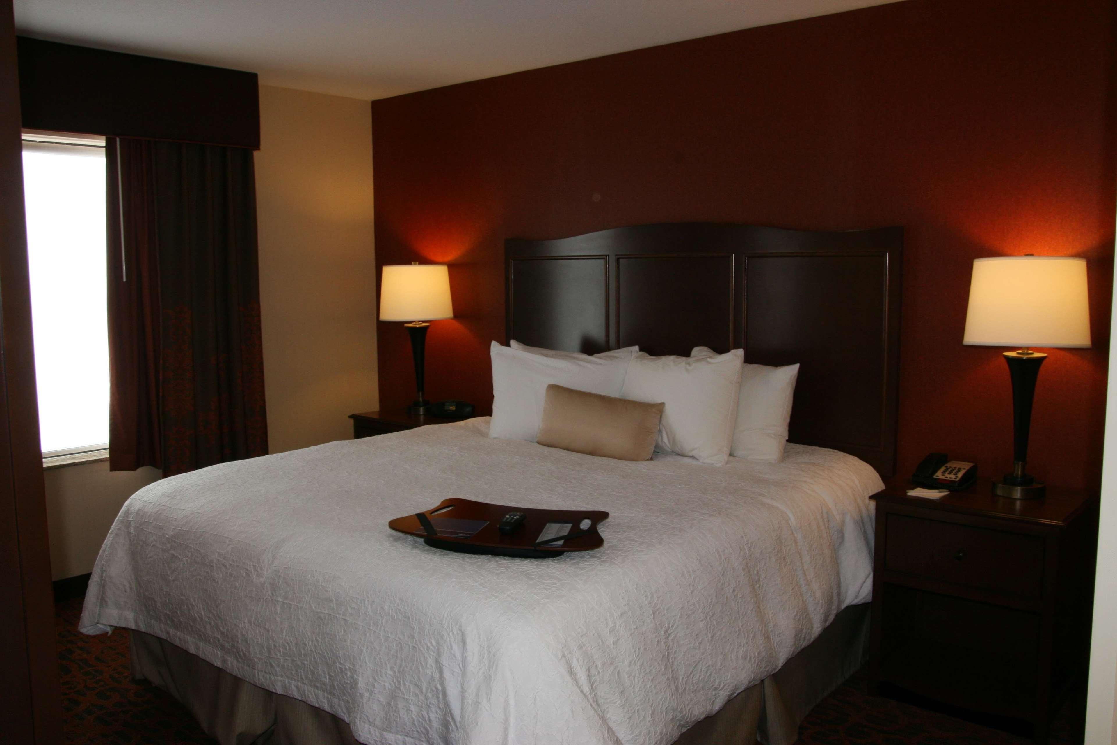Hampton Inn And Suites Peru Стая снимка