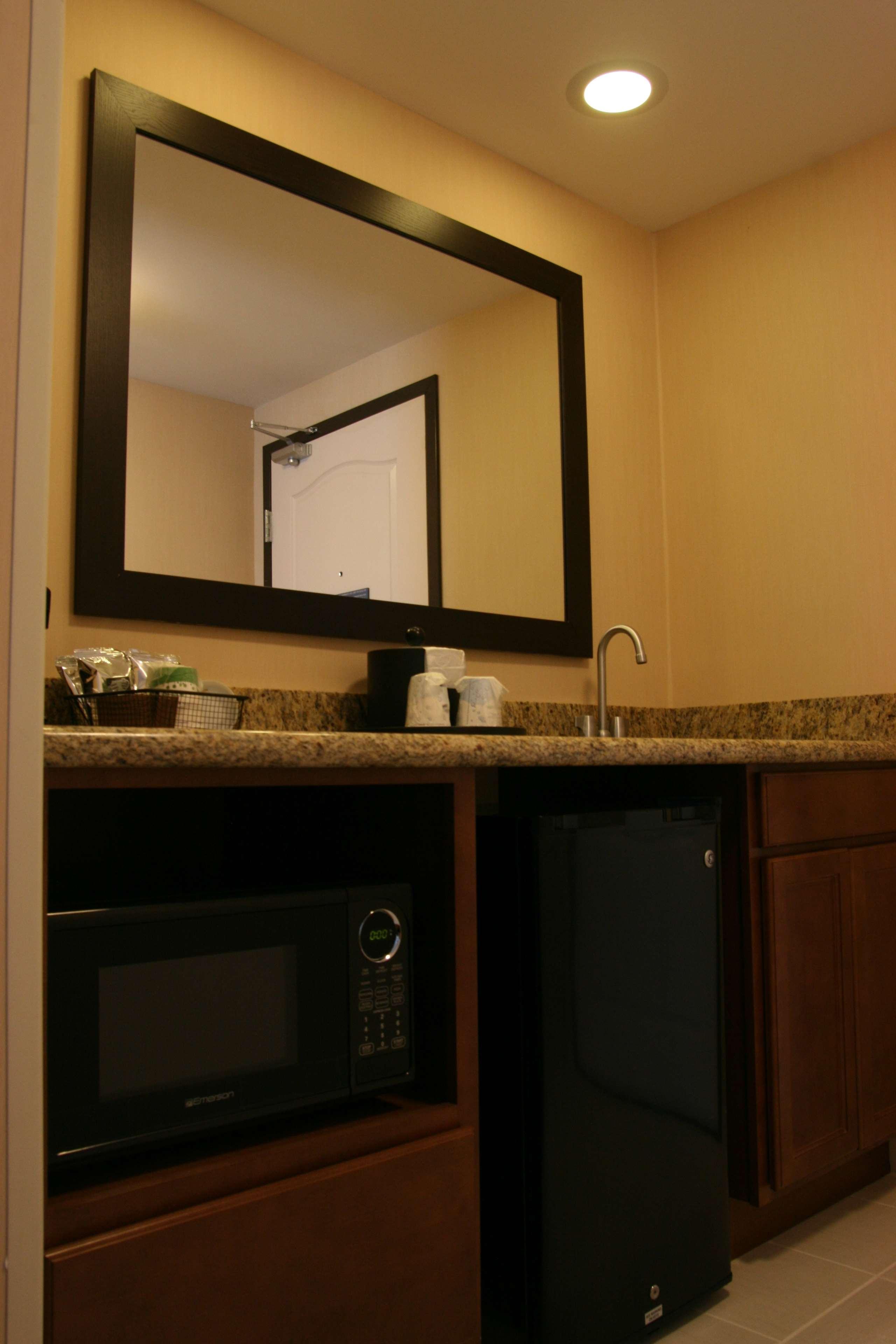 Hampton Inn And Suites Peru Екстериор снимка