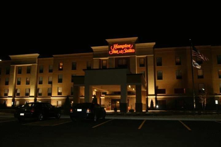 Hampton Inn And Suites Peru Екстериор снимка